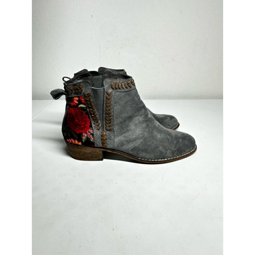 Tiara Los Angeles Floral Embroidered Boots Size 10 Women's Suede Booties